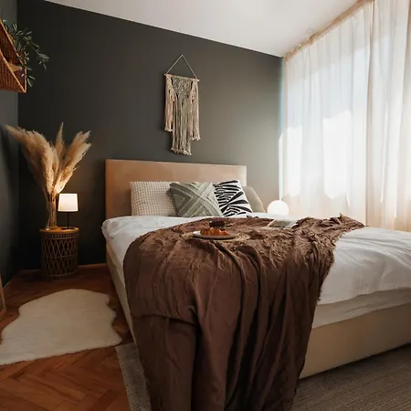 Apartamento Bright Harmony Wtih Balcony Old Town Renovated