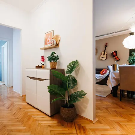 Bright Harmony Wtih Balcony Old Town Renovated アパート