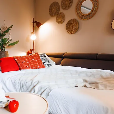 Bright Harmony Wtih Balcony Old Town Renovated Apartamento